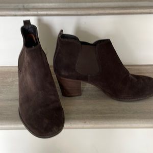 Paul Green chocolate brown suede heeled Chelsea style pull on booties. Size 8.5